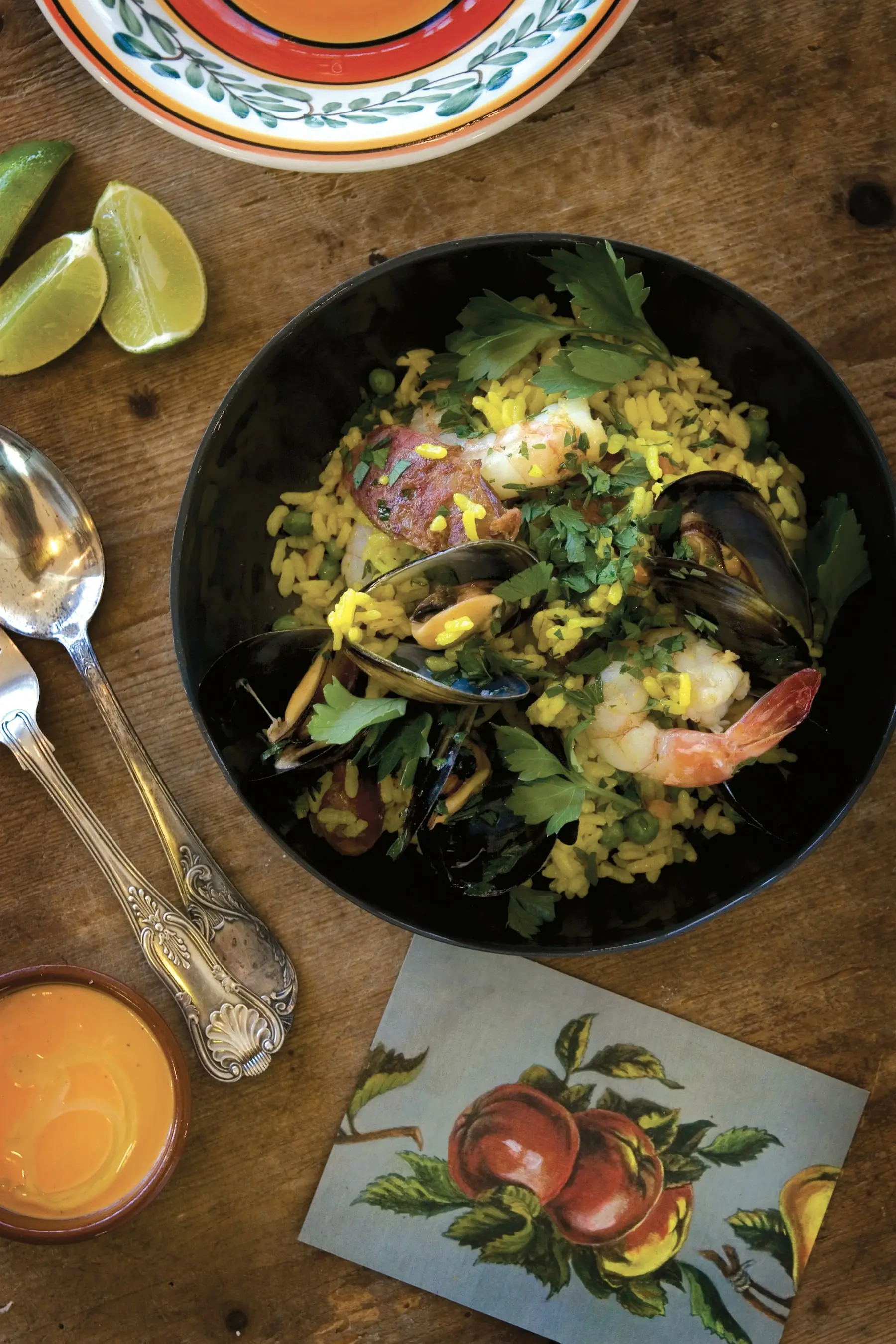 Paella de marisco de la bahía