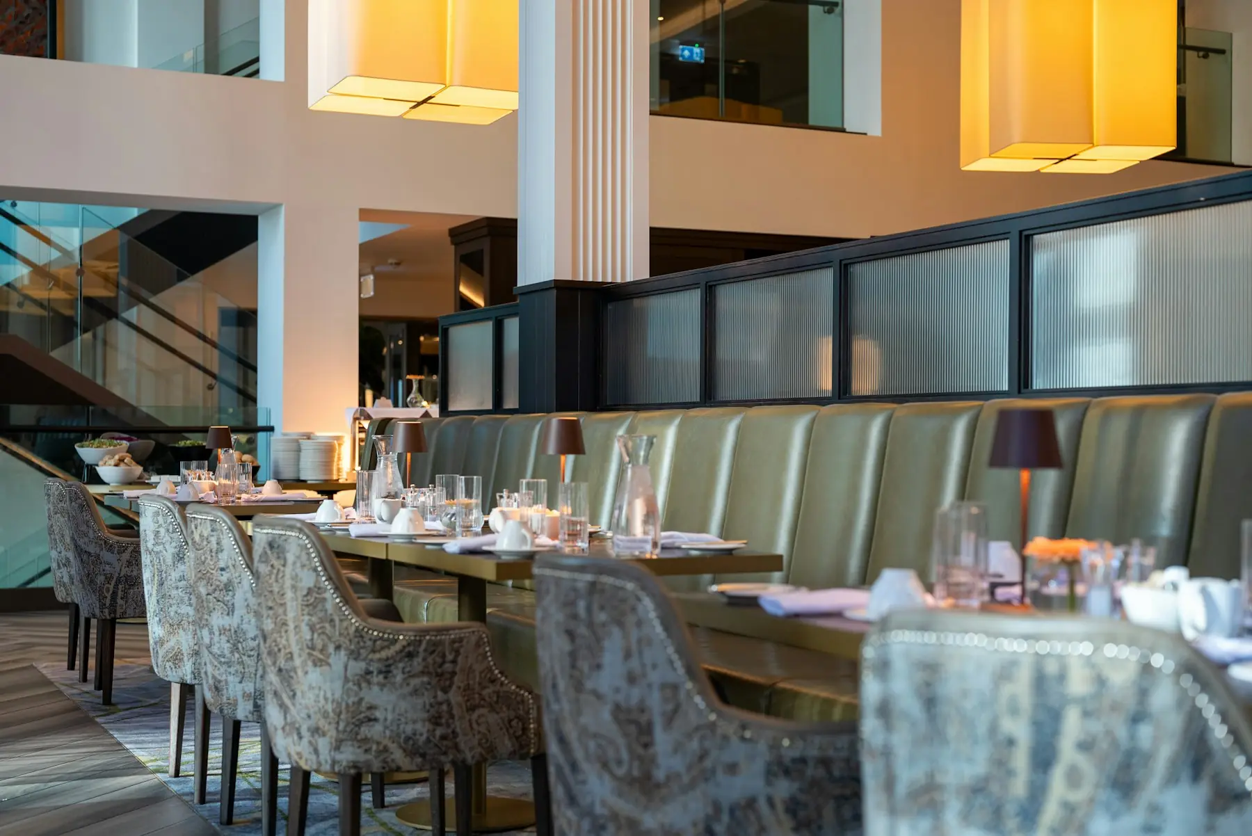 Salón de ESTELA con mesas puestas